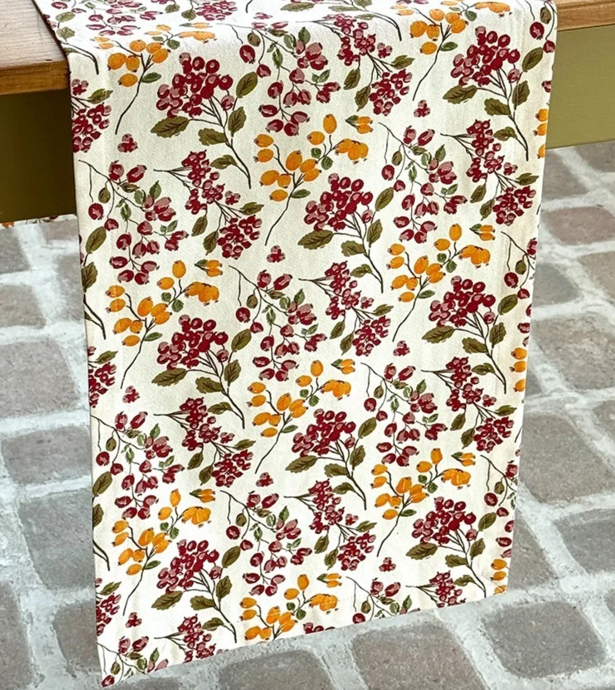 Mahogany Canada Holiday Table Linens (many styles)