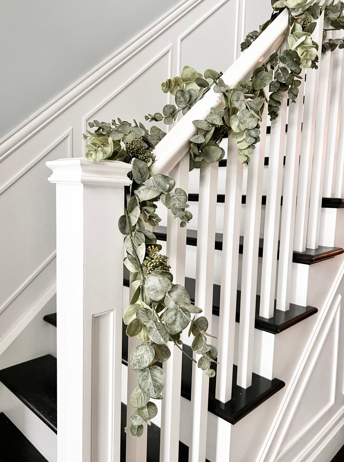 Faux: 6' Sage Green Seeded Eucalyptus Garland