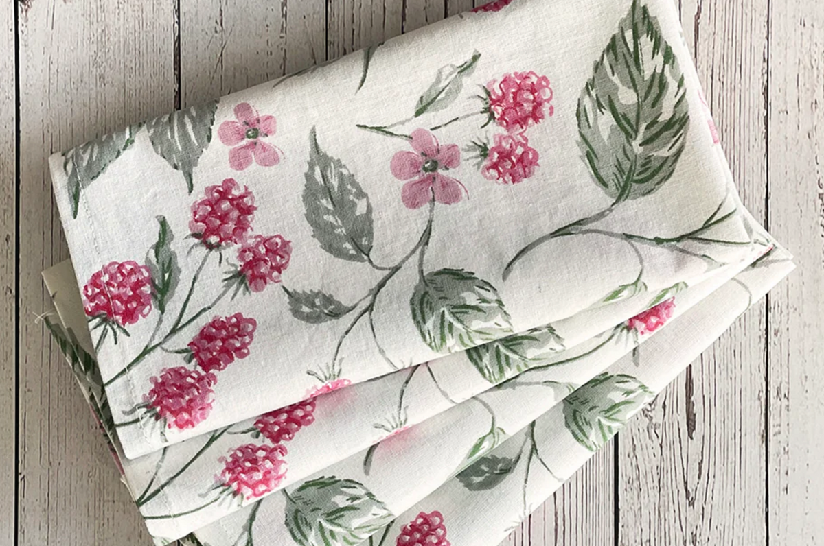 Mahogany Canada Raspberry Napkins - Set Of Four